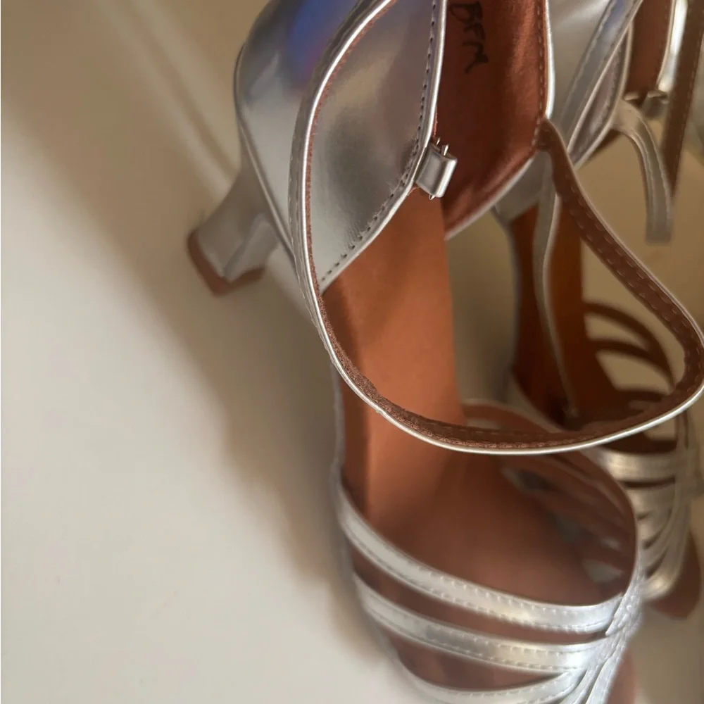 Elegant Silver Strappy Sandals - Picture 2 of 6